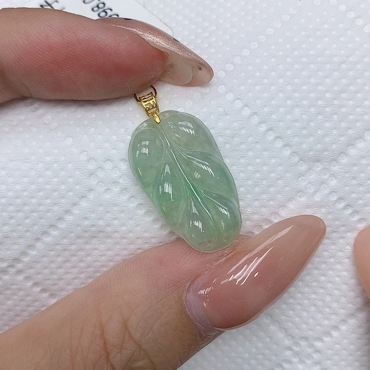 颈饰18K金镶嵌翡翠