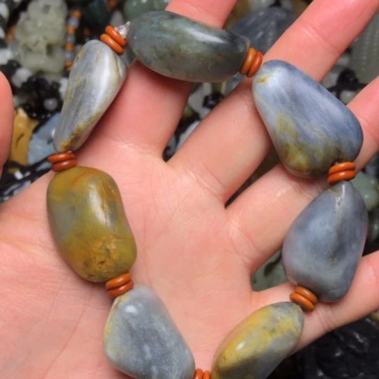 和田玉未镶嵌把件