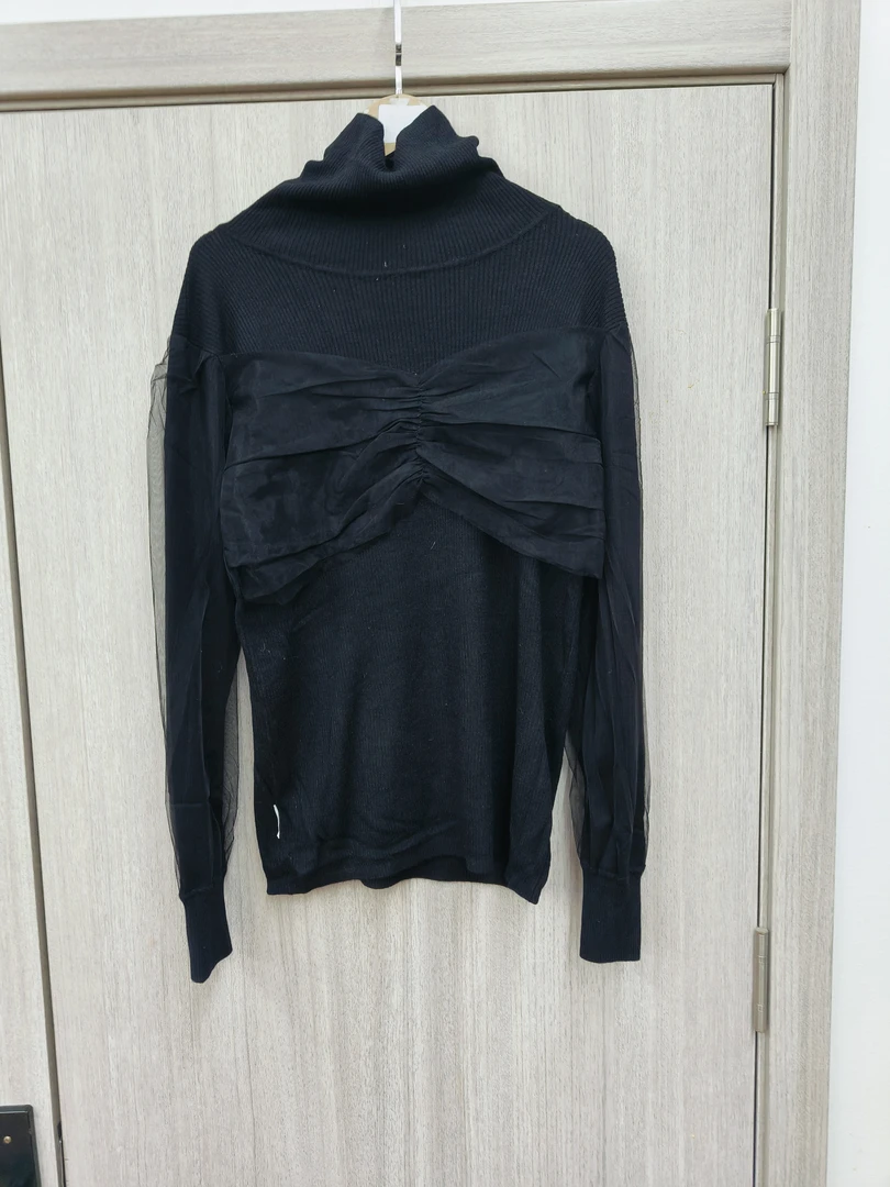 C40-女士黑色内搭修身打底衫