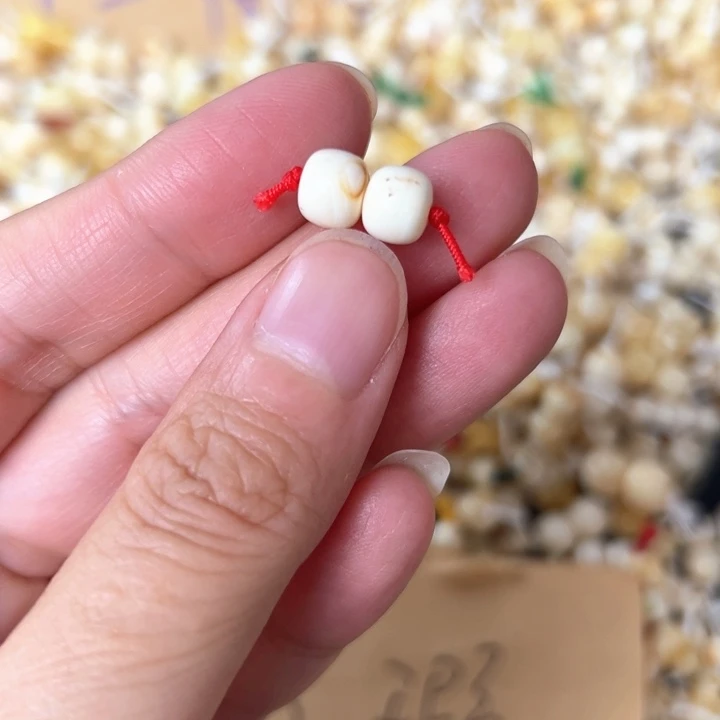 蜜蜡未镶嵌裸石7.2mm一对