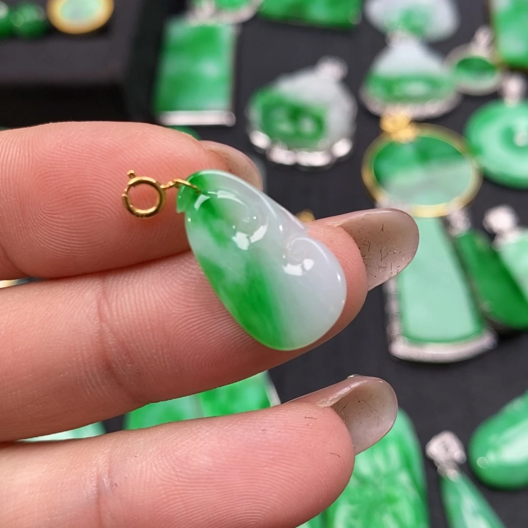 翡翠颈饰18K金镶嵌翡翠