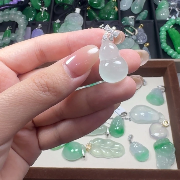 翡翠未镶嵌颈饰11