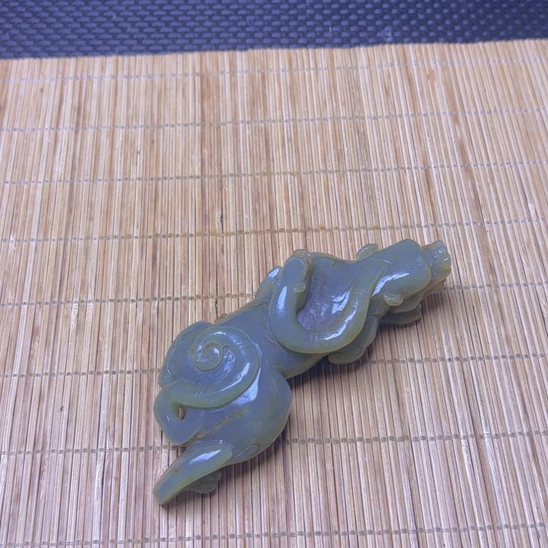 和田玉未镶嵌把件