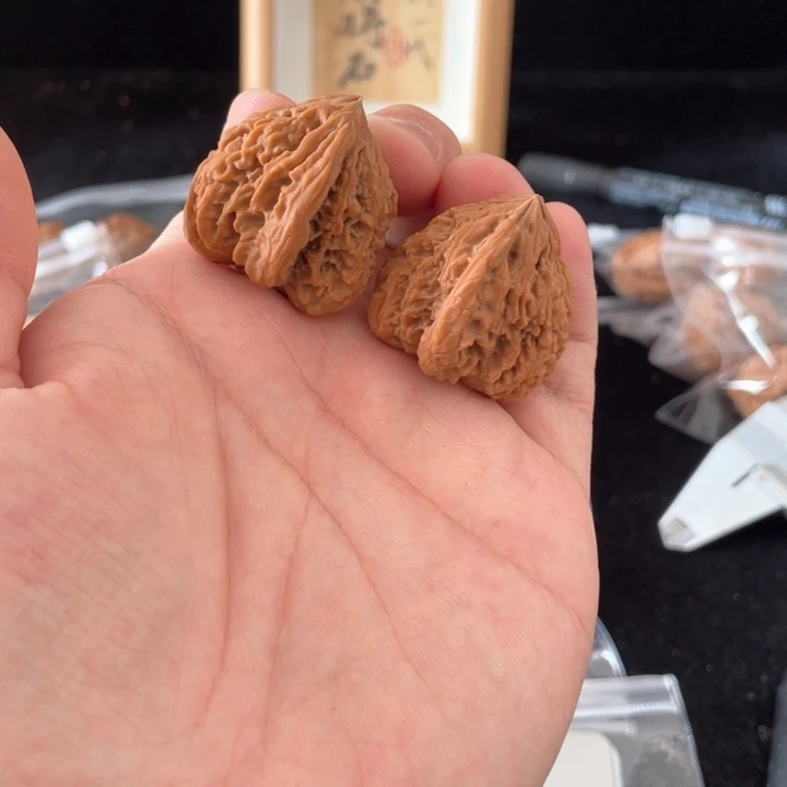 文玩核桃吊坠H**o天残脚