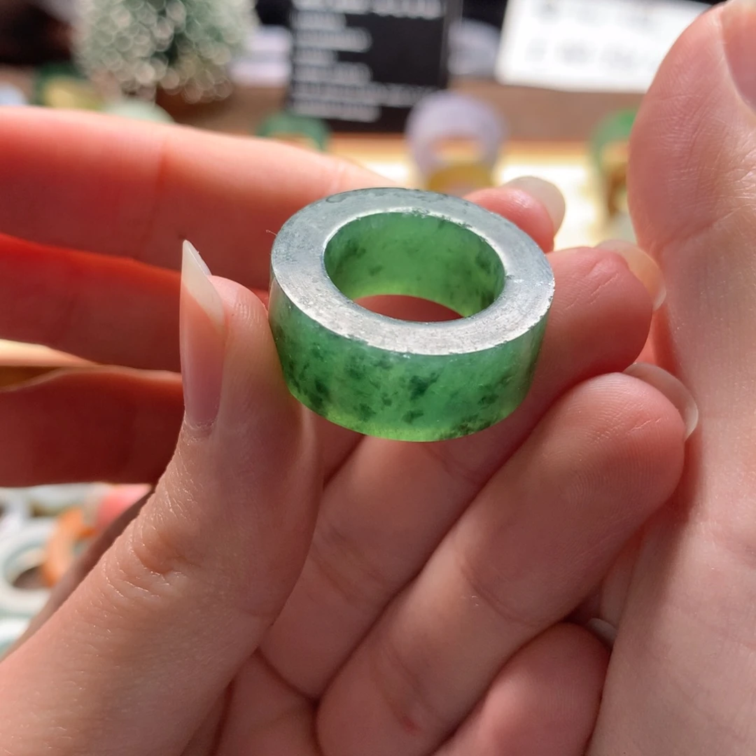 定制翡翠未镶嵌翡翠戒圈