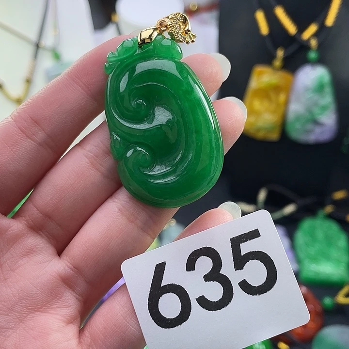 翡翠未镶嵌吊坠(赠链)