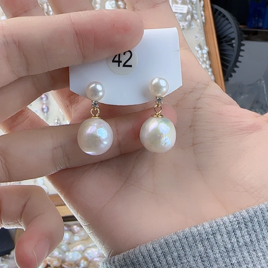 虹***未镶嵌淡水珍珠耳饰
