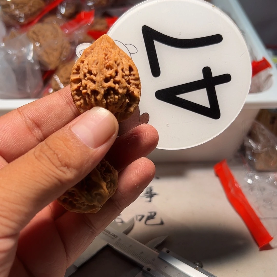 C***u文玩核桃，白色47号