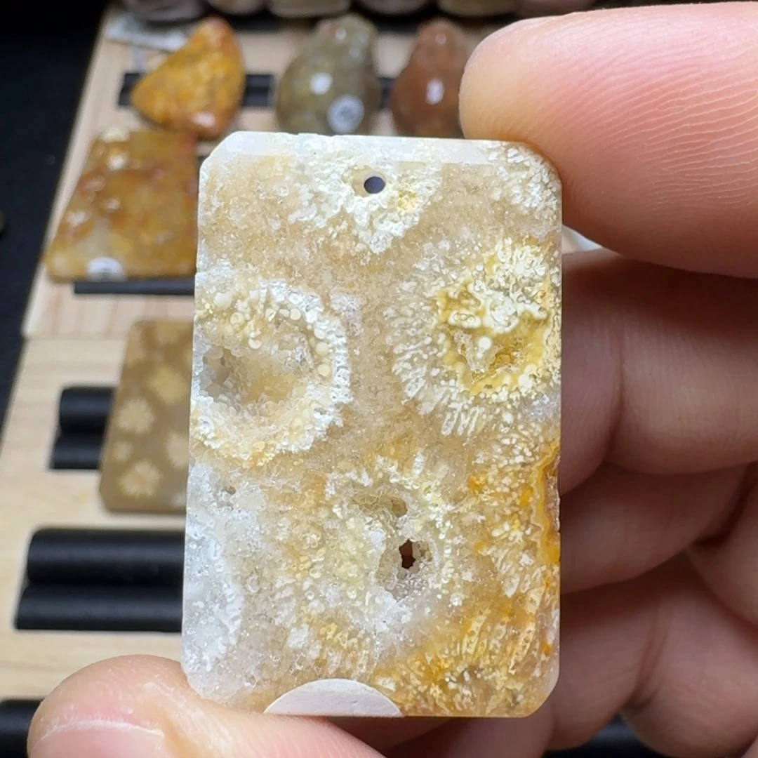 未镶嵌纯天然色有机玉石保真色硅化玉