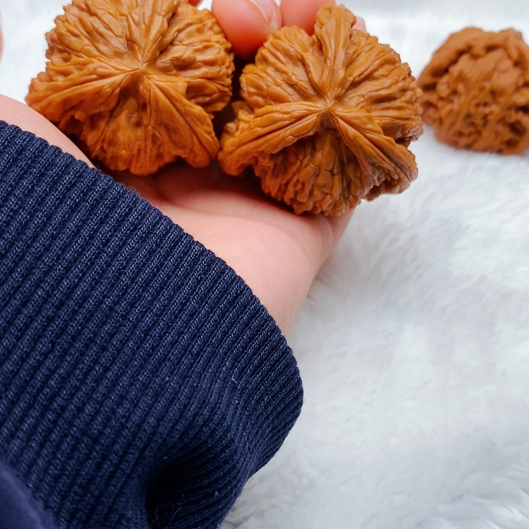 南***摊文玩核桃吊坠三棱