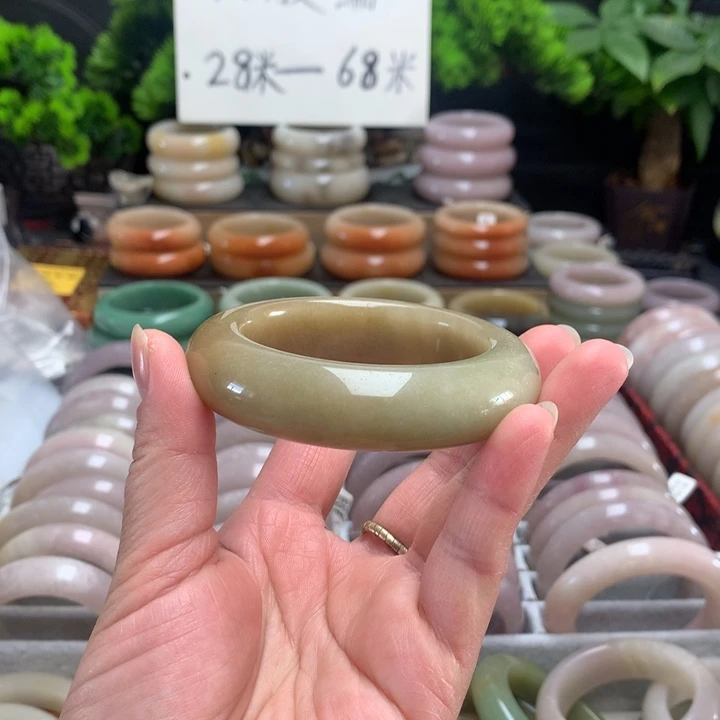 石英质玉（佘太翠）未镶嵌手镯53.6