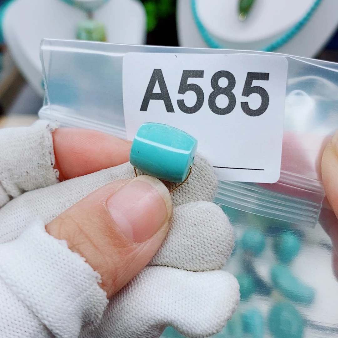 绿松石未镶嵌颈饰