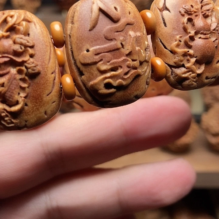 桃核浮雕暗八仙手牌