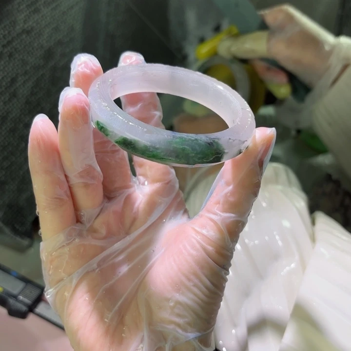燕***5石英质玉（非洲翠）未镶嵌手镯定制