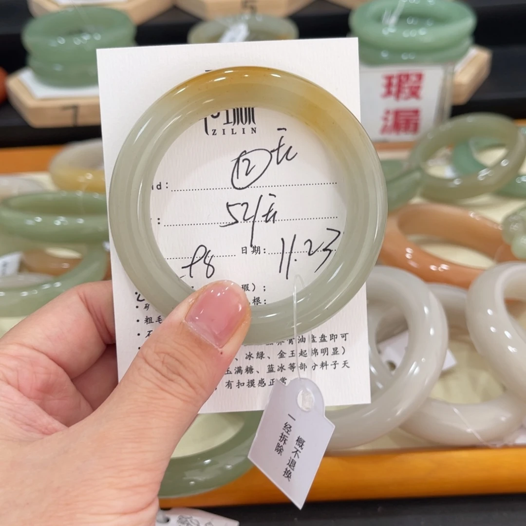 未镶嵌手镯石英质玉