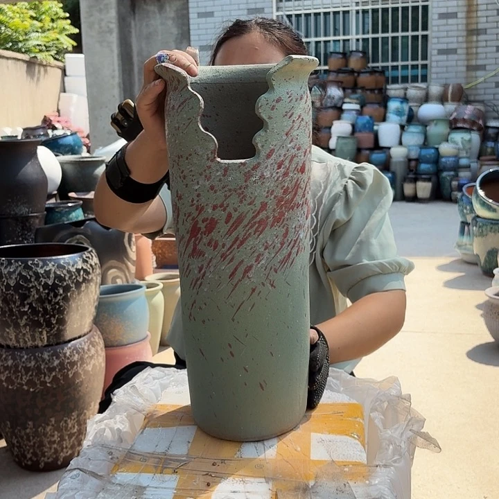 口17高42瑕疵一个盆子。