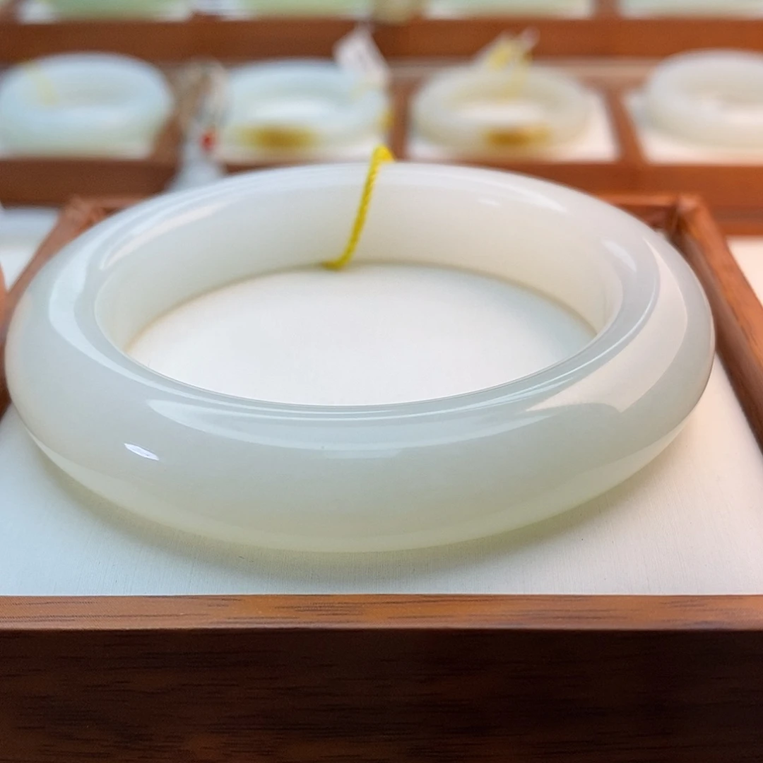 宝***家和田玉（白玉）未镶嵌手链