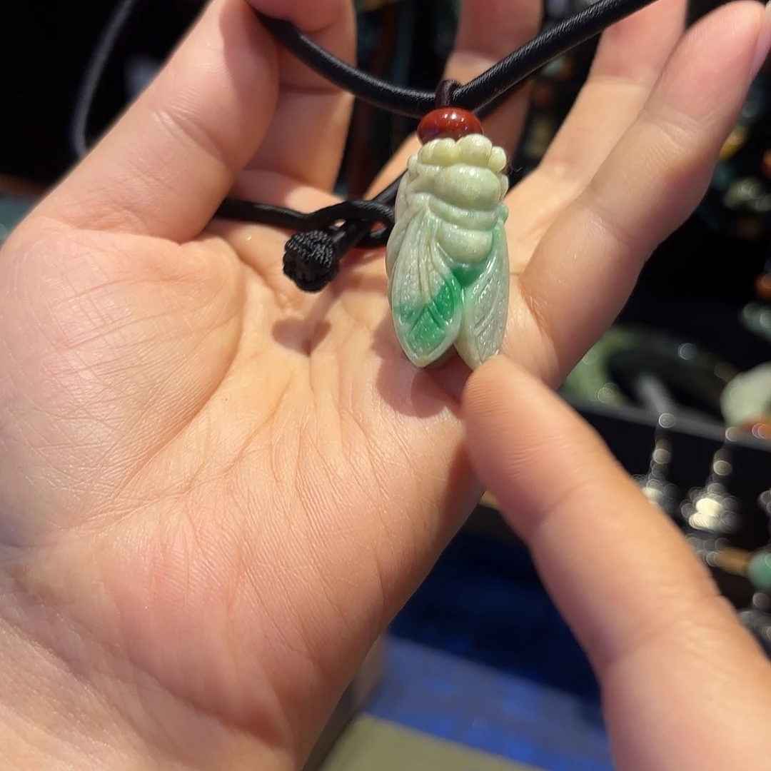 翡翠未镶嵌颈饰原创歌曲