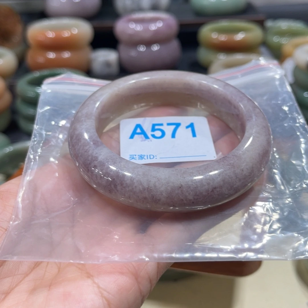 未镶嵌手镯石英岩玉一****?