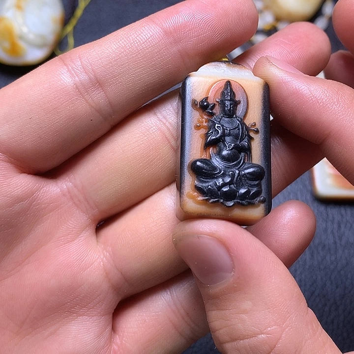 白***云和田玉未镶嵌颈饰