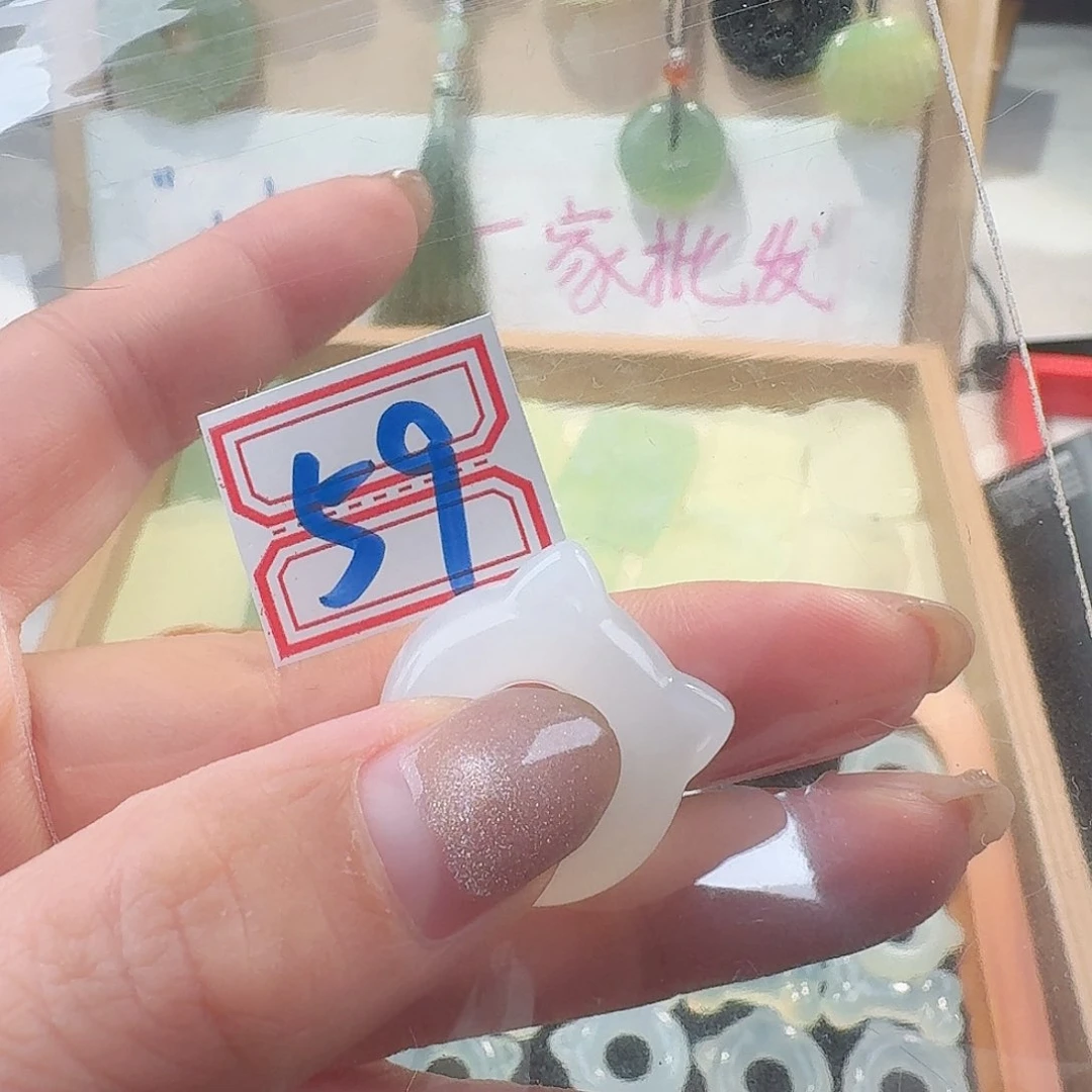 蛇纹石玉颈饰合金精美礼品