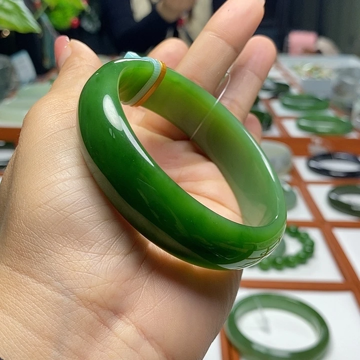 和田玉（碧玉）未镶嵌手镯
