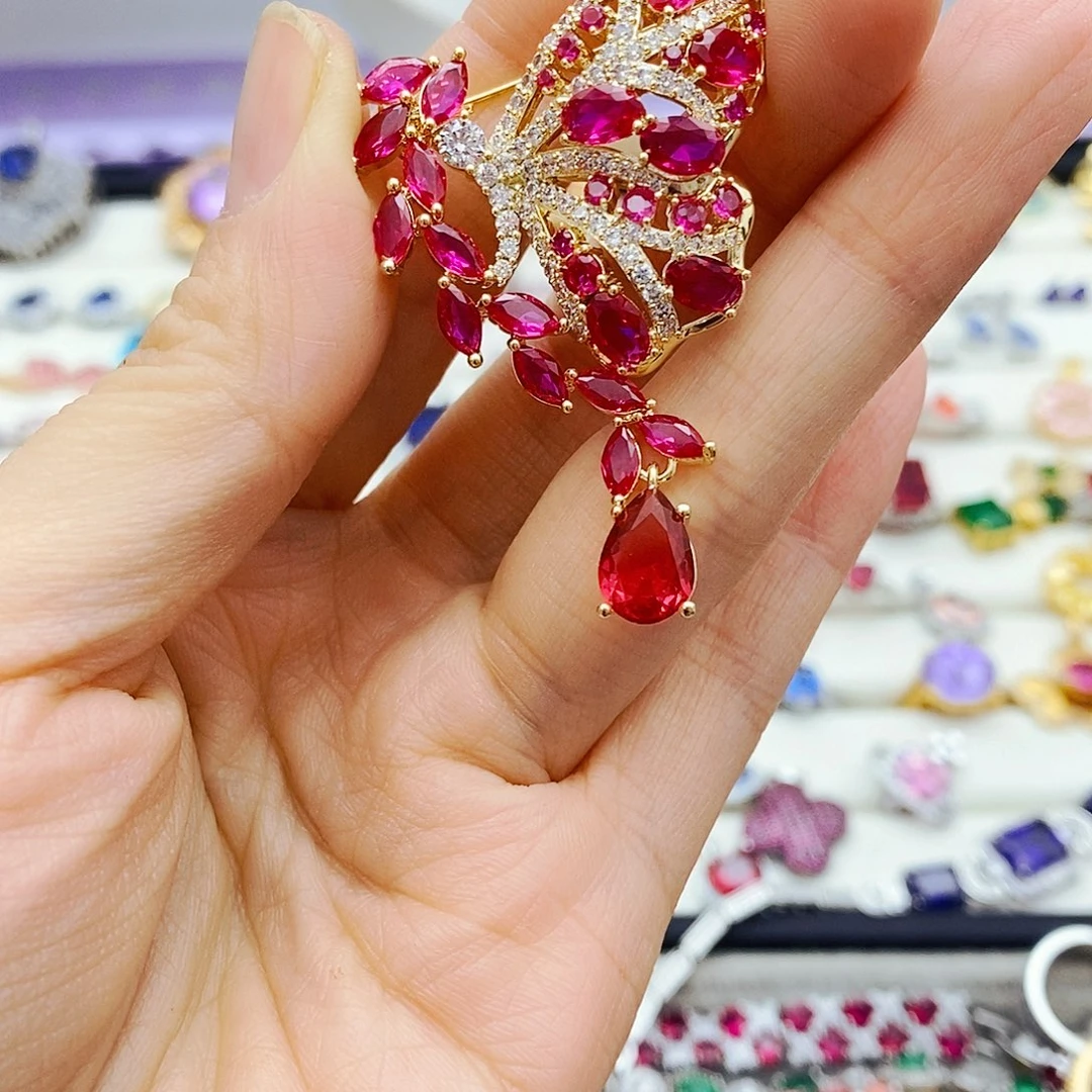 未镶嵌红宝石胸饰