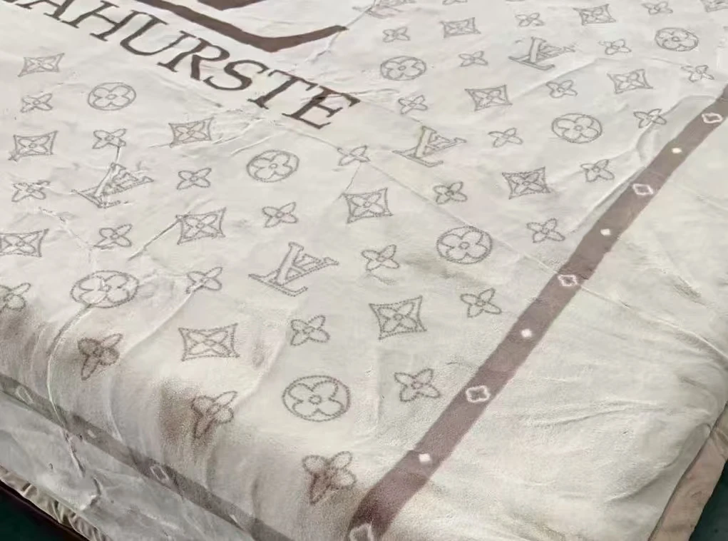 200*230cm 灰绿色字母 双层 多功能云毯毛毯双面奶绒