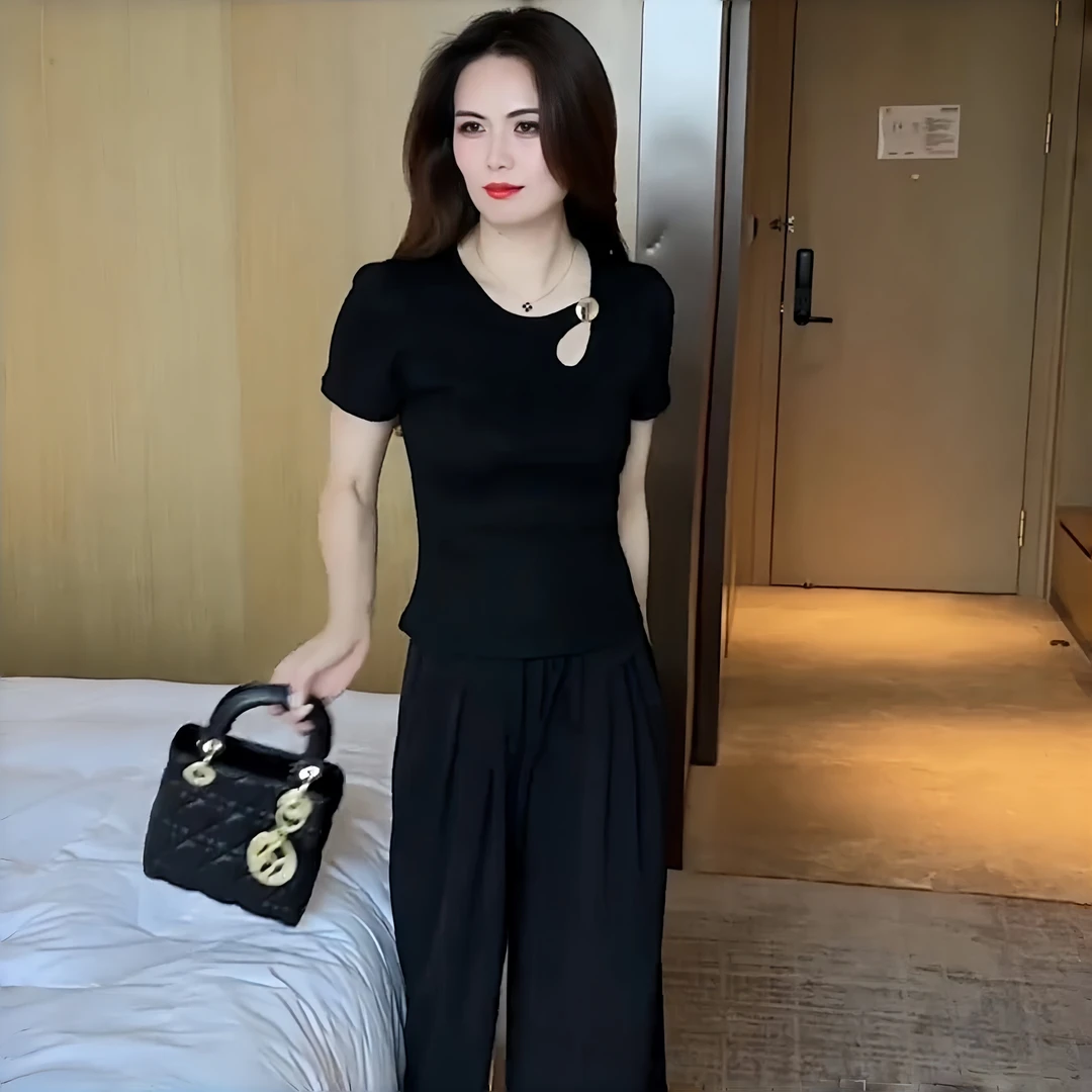 时尚短袖T恤女2025夏季新款洋气修身显瘦遮肚设计感镂空气质上衣