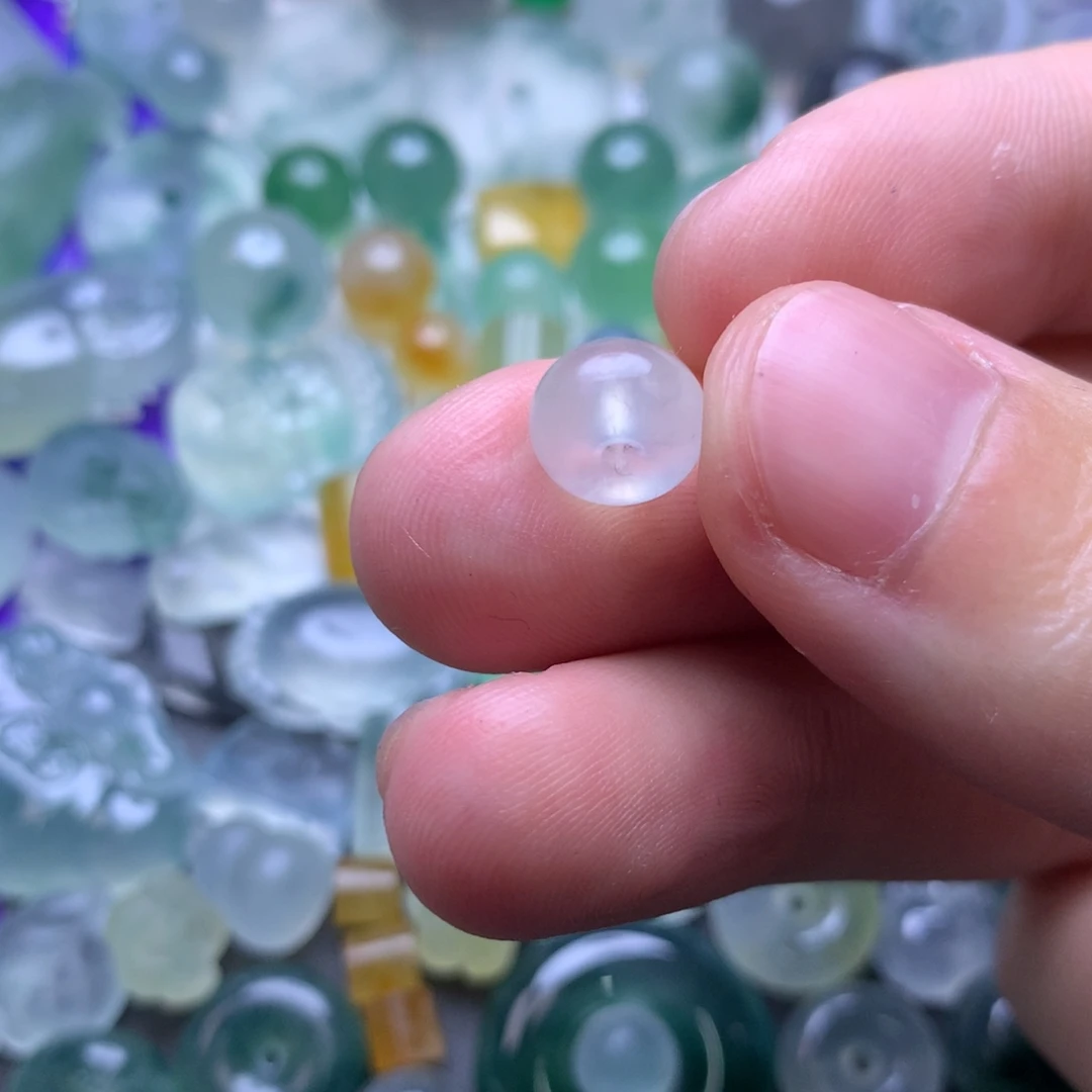 卜***豆定制翡翠未镶嵌珠子