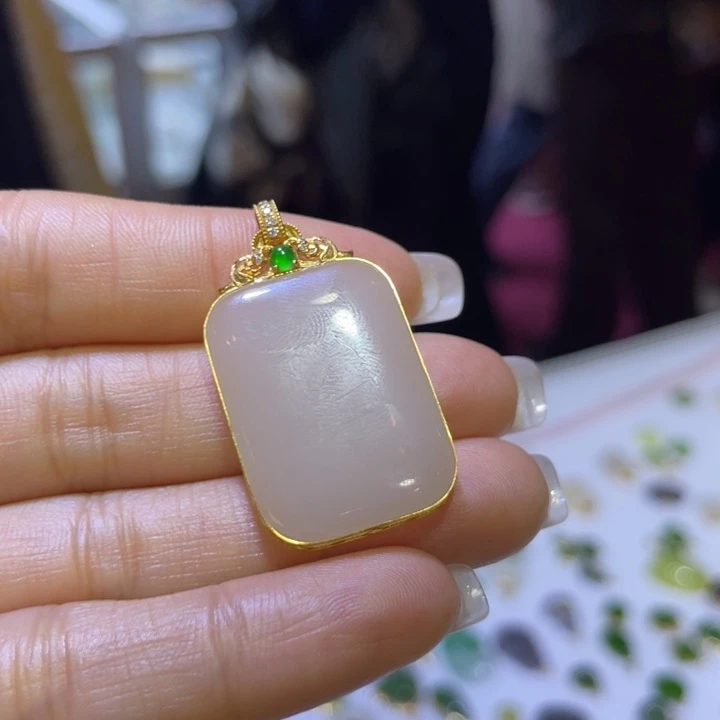 和田玉18K金镶嵌颈饰