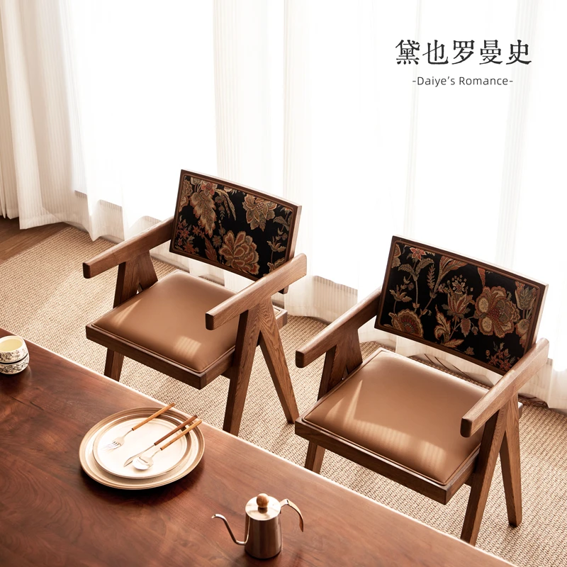 黛也昌迪加尔椅实木带扶手靠背软包中古现代复古北欧餐椅胡桃色