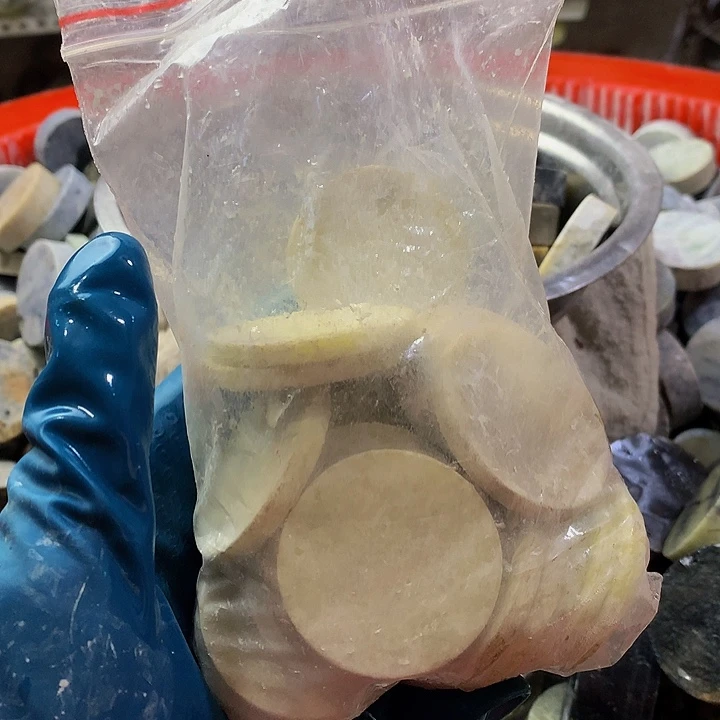 蛇纹石玉珠宝半成品未镶嵌