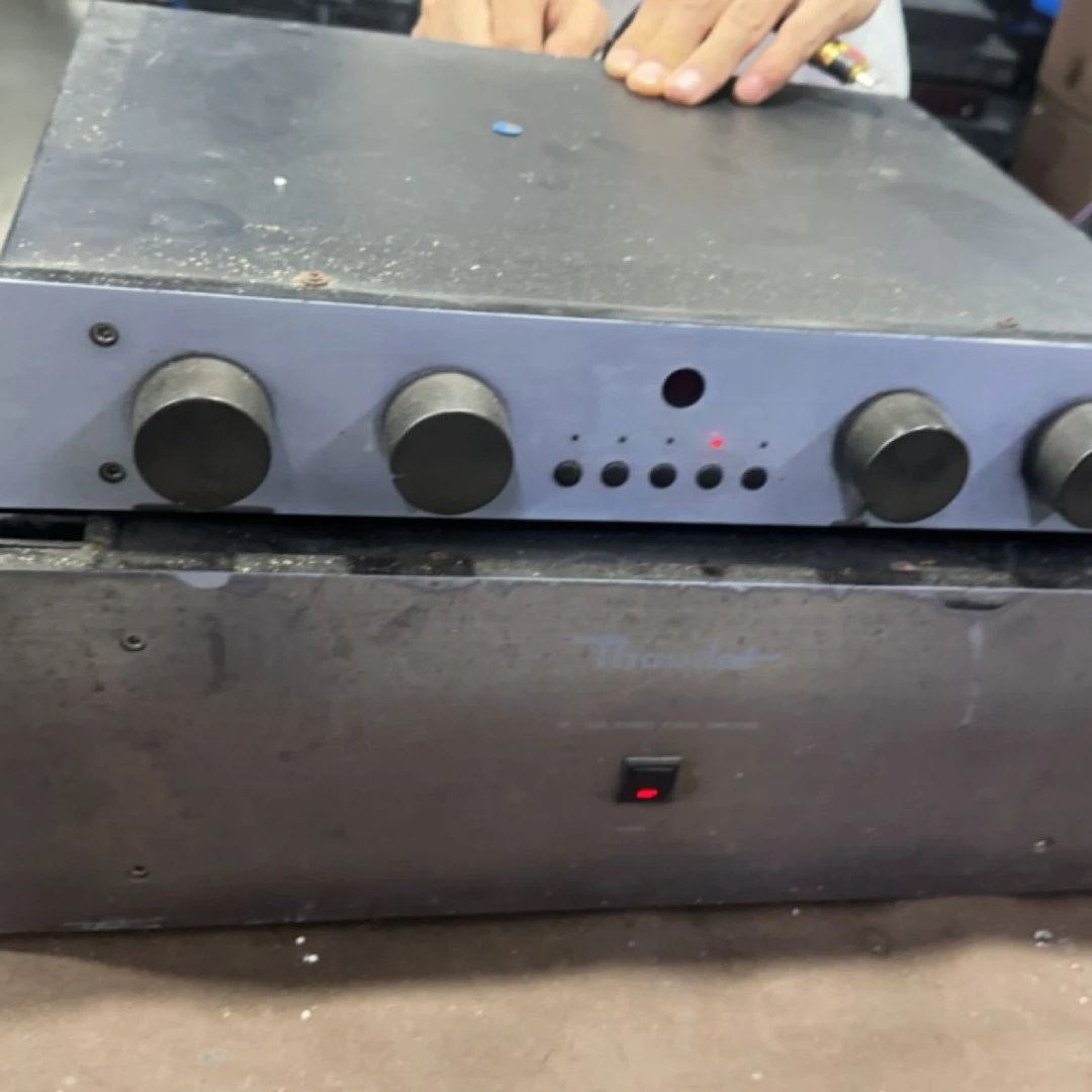 9新  thouder 前后级功放机（成色不好）需要打理