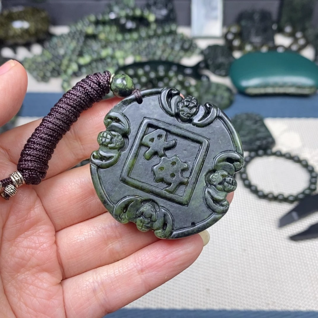 蛇纹石玉未镶嵌颈饰