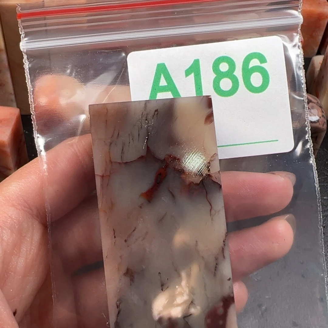 寿山石印石左**薄老挝石