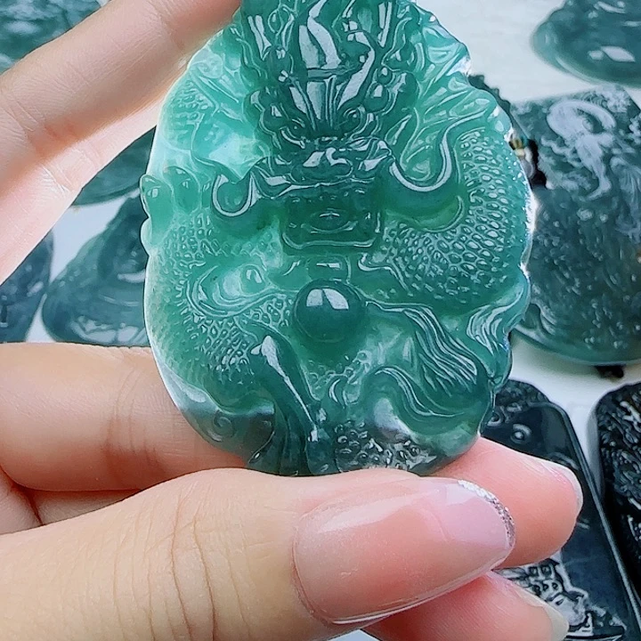厨***弟翡翠未镶嵌颈饰多样性发货天然的A货翡翠