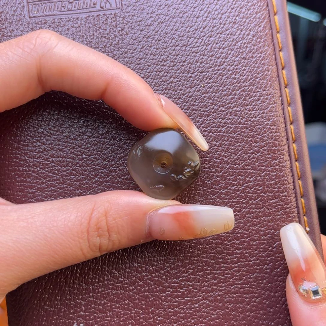 石英质玉木化吊坠未镶嵌洪*勤