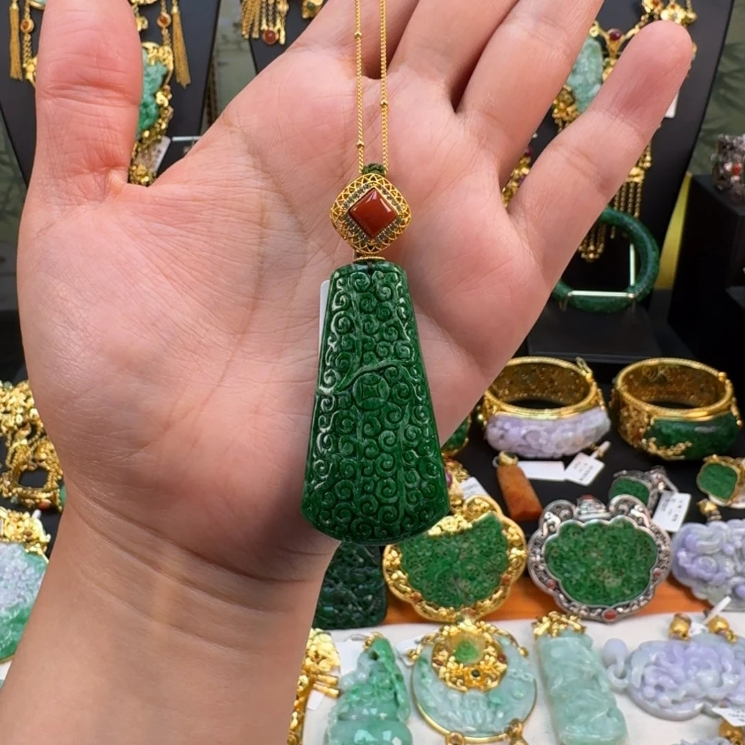 翡翠未镶嵌颈饰吊坠 炸价