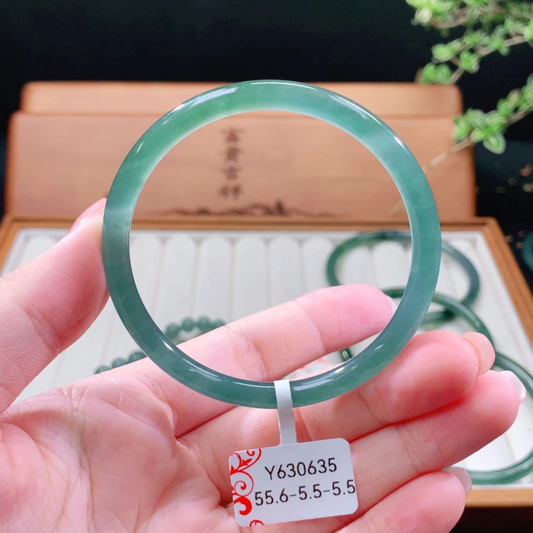 翡翠手镯（圆镯）未镶嵌