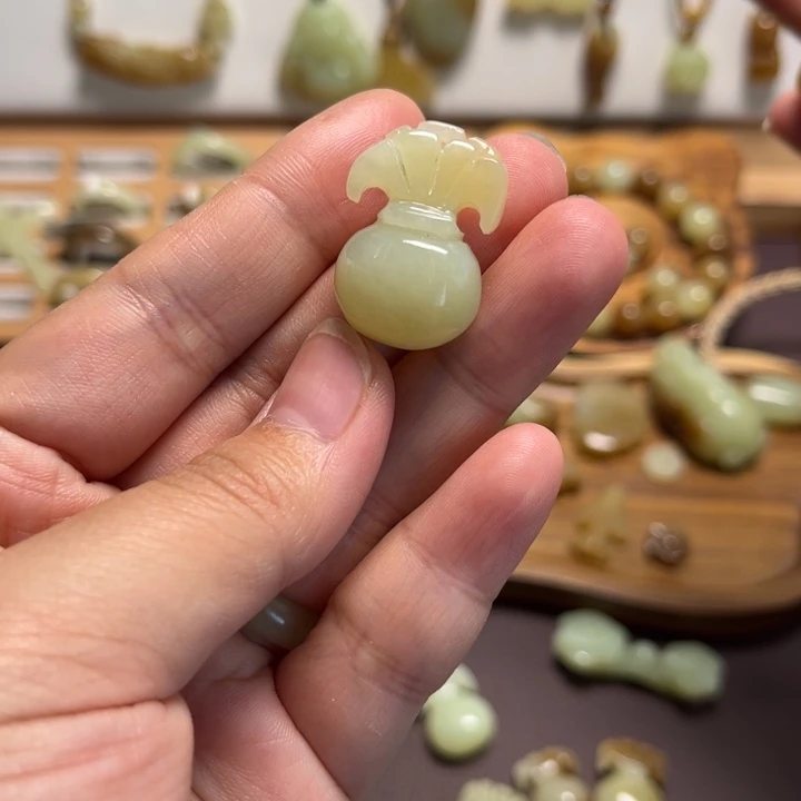 不****和田玉未镶嵌颈饰