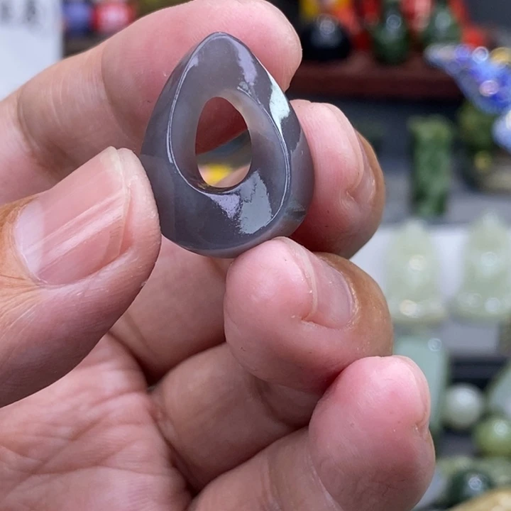 巨***婴和田玉未镶嵌颈饰