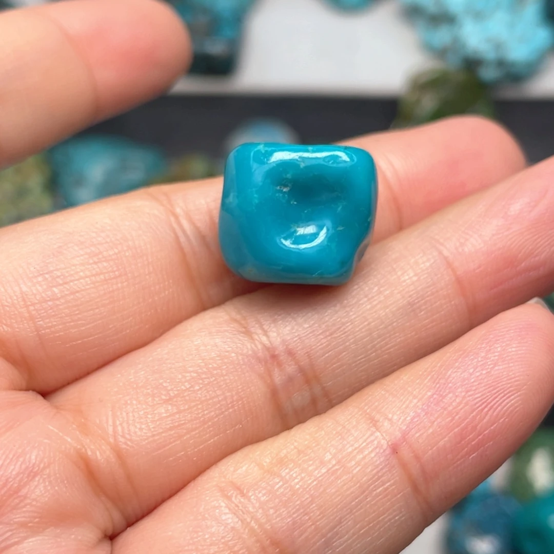 山***木绿松石未镶嵌颈饰