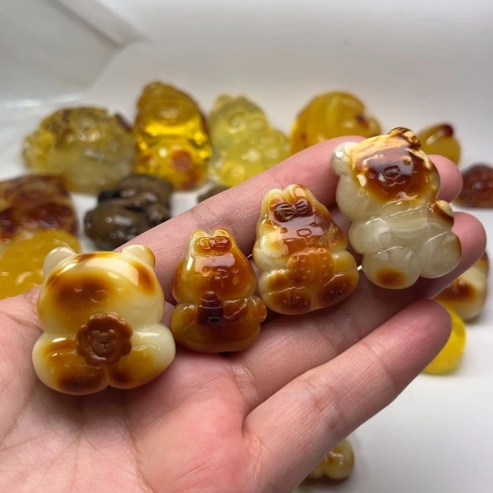 琥珀颈饰未镶嵌小**?琥珀蜜蜡