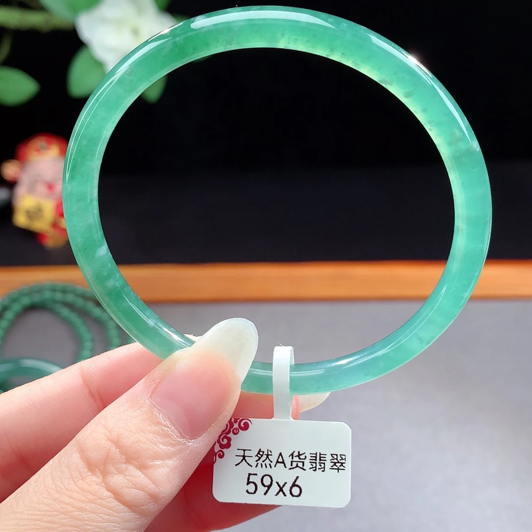 未镶嵌手镯（圆镯）翡翠