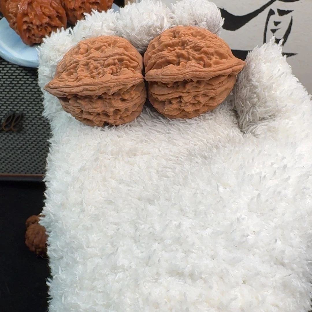 文玩核桃吊坠4106虎头