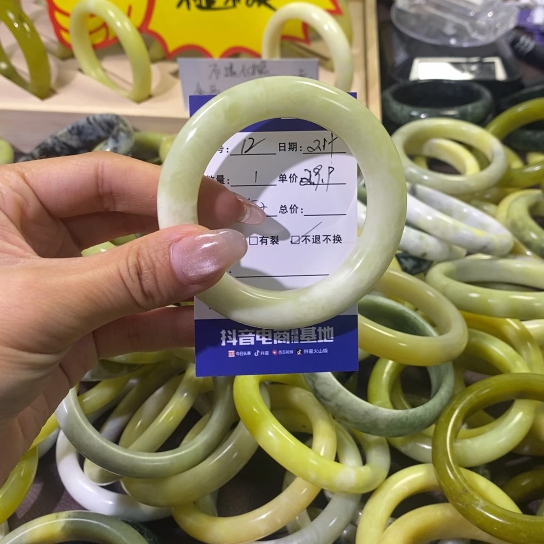 蛇纹石玉手镯未镶嵌
