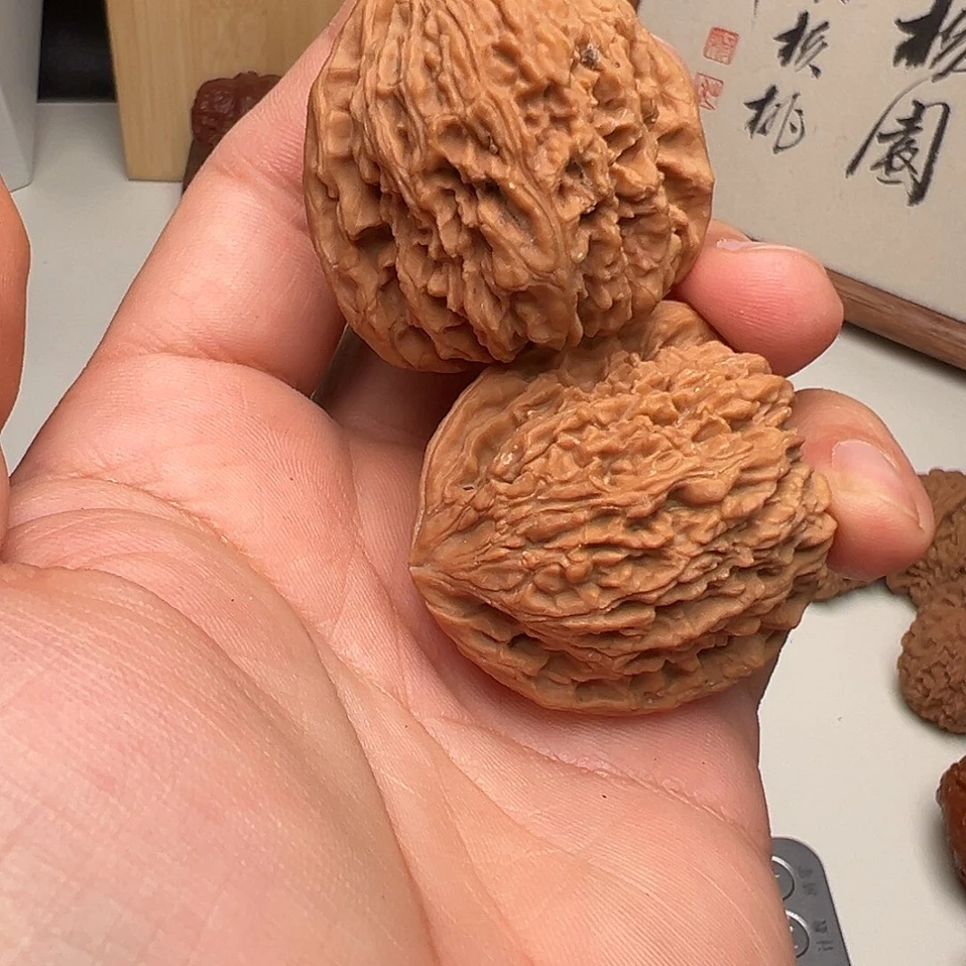 亲***亲文玩核桃吊坠南疆石