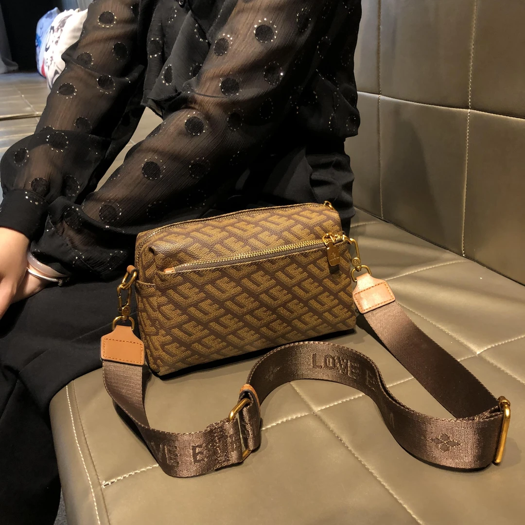 爱赫蒙包包2025新款覆古流行单肩小包感斜挎小方包女包