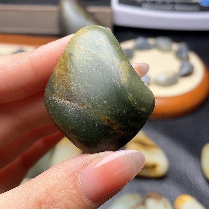 和田玉颈饰未镶嵌11